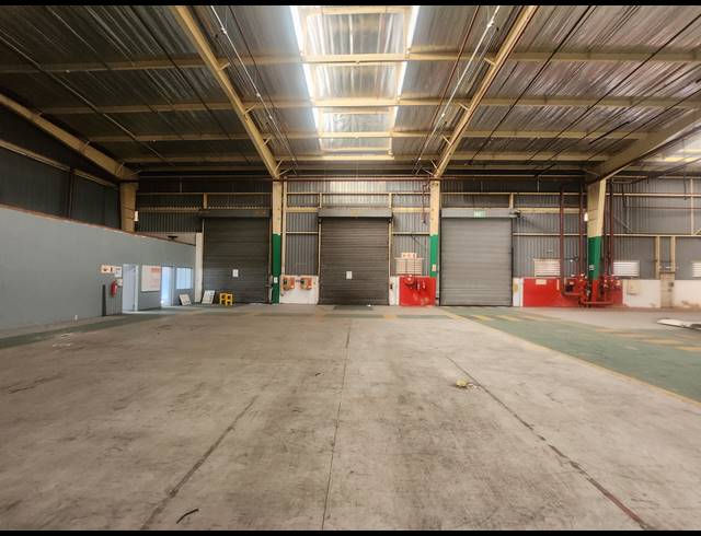 11,924M² WAREHOUSE TO LET IN HALFWAY GARDENS